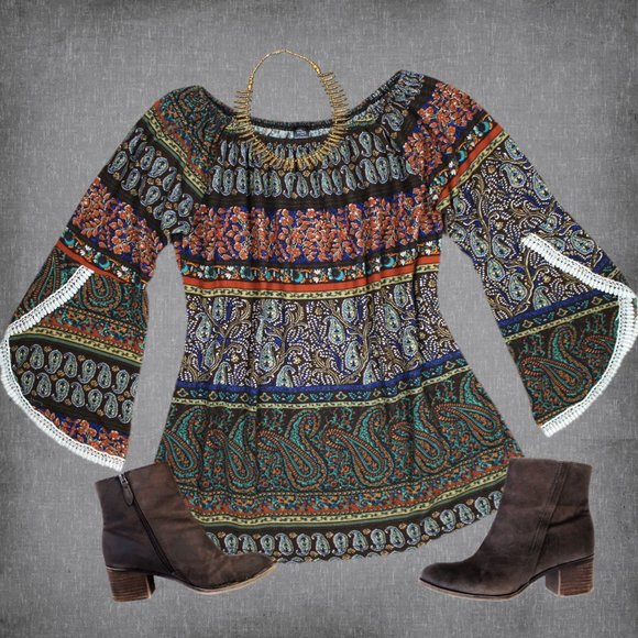 WinWin Tops - Win Win Off the Shoulder Bell Sleeve Tunic L-XL